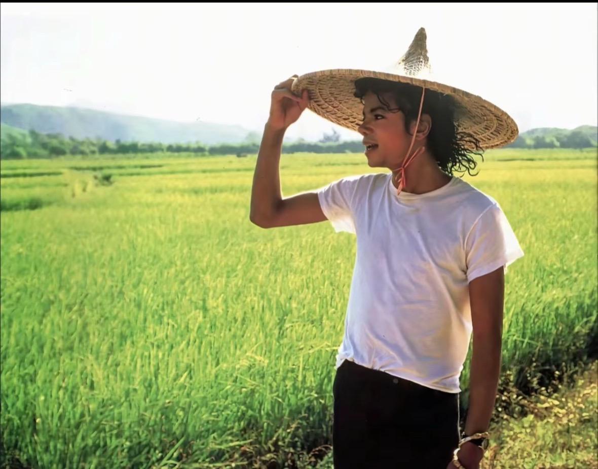 1987年10月23日，正在香港度假的迈克尔·杰克逊，悄悄踏上了中国大陆的土地。