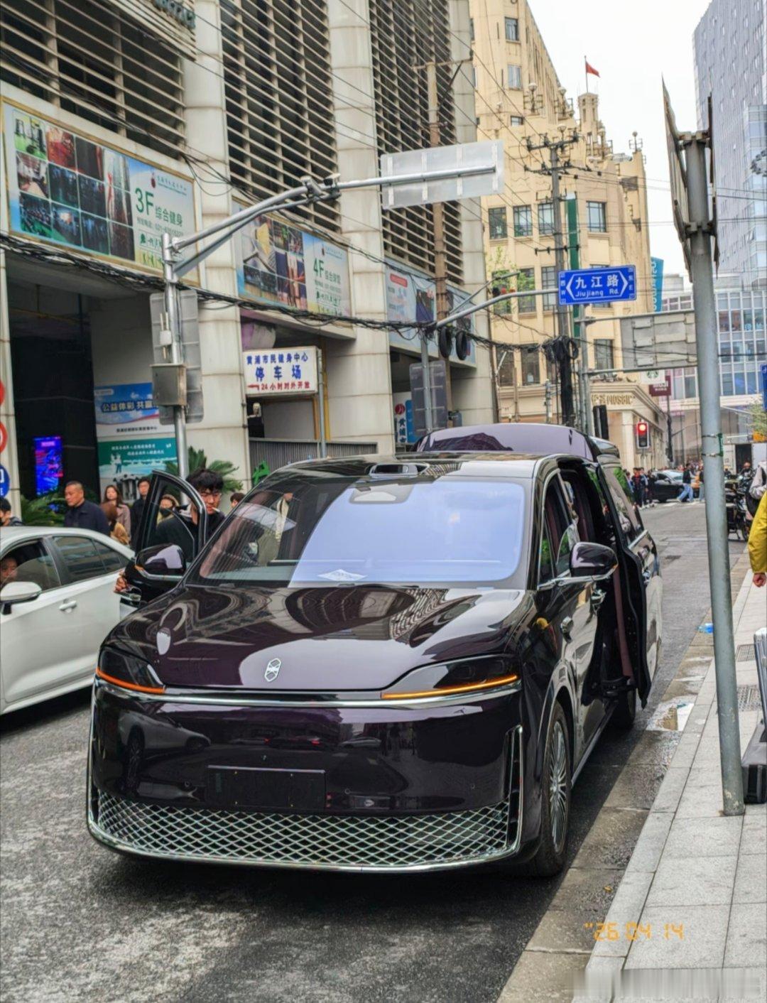 双闪一开，谁也不爱智界v9