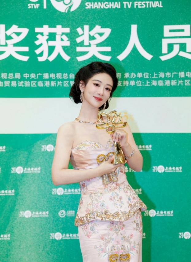 正午撕奖能力还是强！近10年白玉兰奖，郑晓龙的《红高粱》，《芈月传》帮周迅，孙