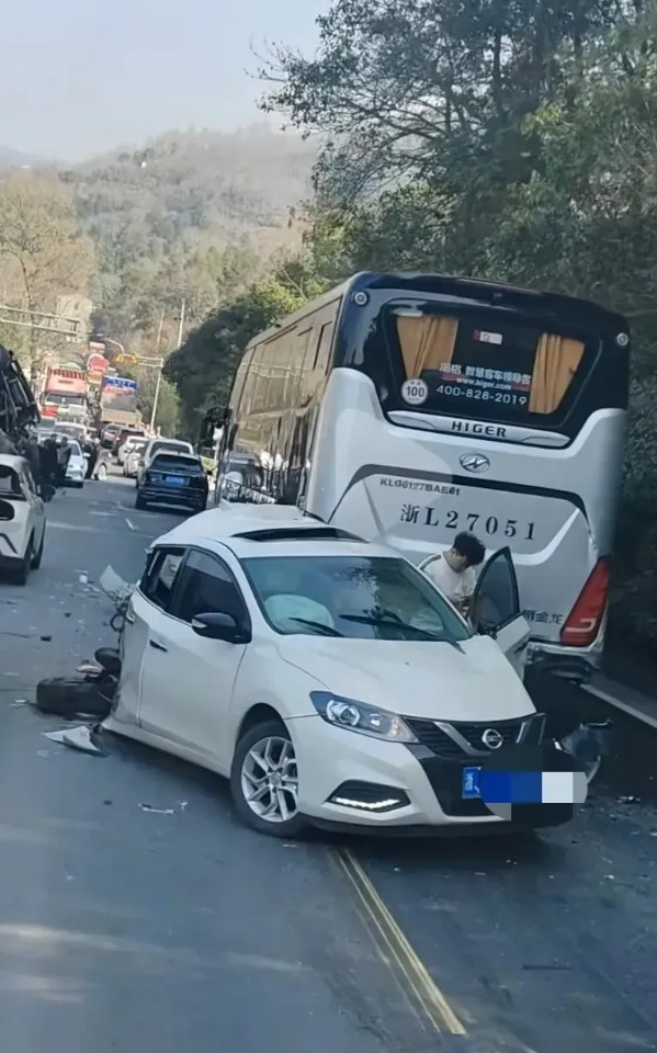 幸好我没有买这车，太尴尬了。[大笑][大笑][大笑]