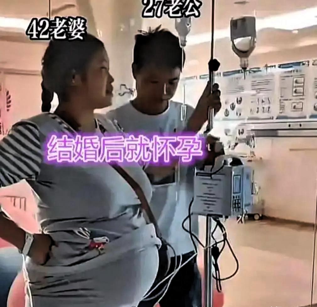 最近云南传开一件事：一个27岁的小伙子，娶了42岁的离异女人。俩人去年结的婚，今