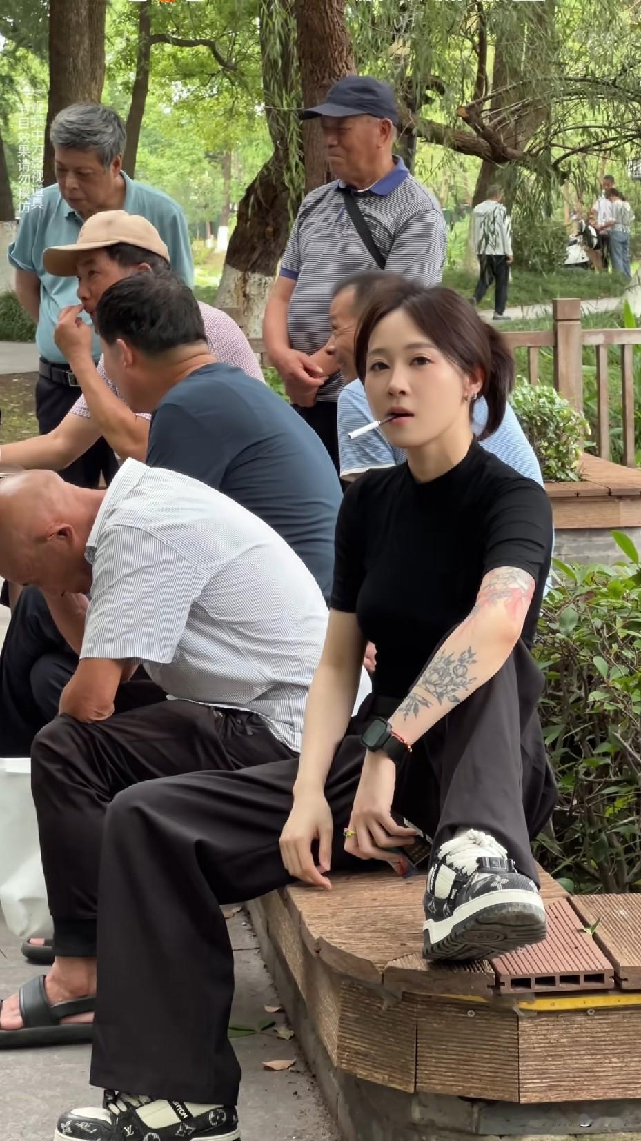 有纹身的女人，似乎都很漂亮[玫瑰][玫瑰][比心]