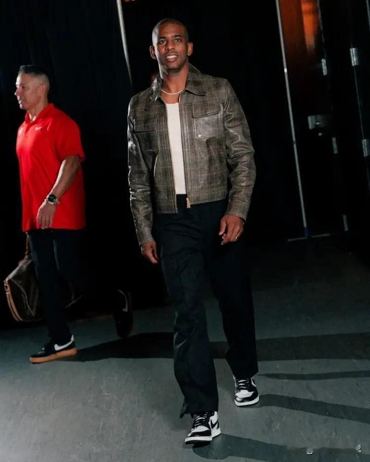 老将克里斯-保罗真是太冤了！今天快船官方在社媒上发文表示球队已经将会和保罗分手，