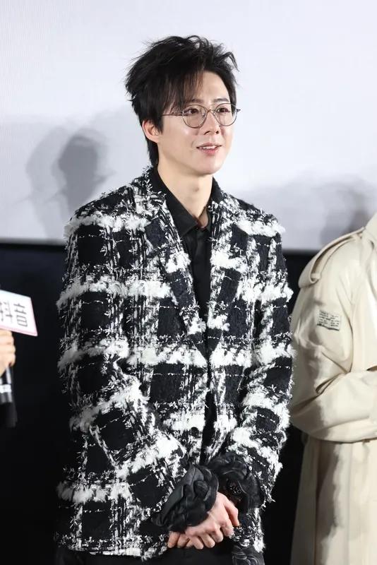 歌手演唱会门票瞬间售罄，啥情况？据说歌手演唱会门票瞬间售罄的情况还挺常见。就
