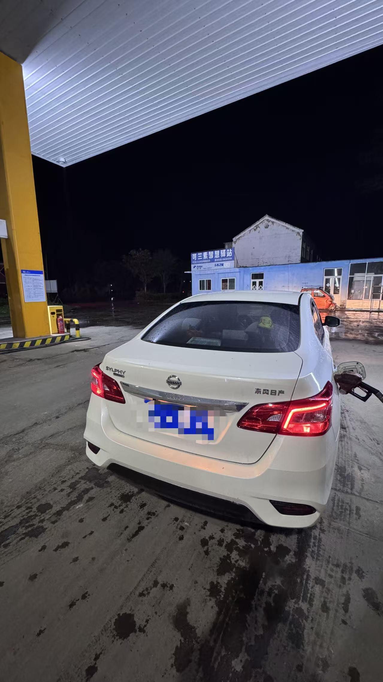 作为家用代步车，日产轩逸的油耗与日常驾驶感受，一直是同级里很务实的选择。市区通勤