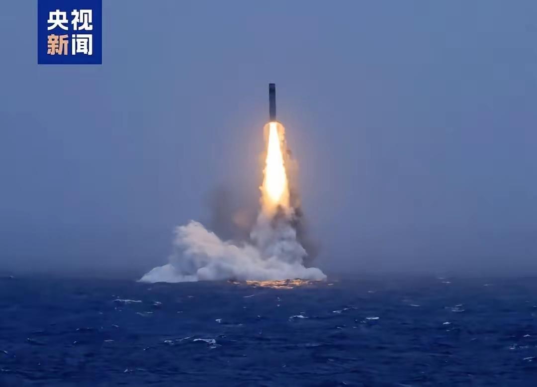 真的好久没有这么解气、这么痛快的时刻了！近日中国海军一次常规战略导弹试射，直