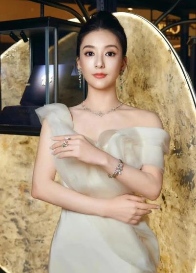 徐若晗没有理方媛综艺节目安排双人合作任务环节，“天王嫂”方媛主动开口邀请搭档徐