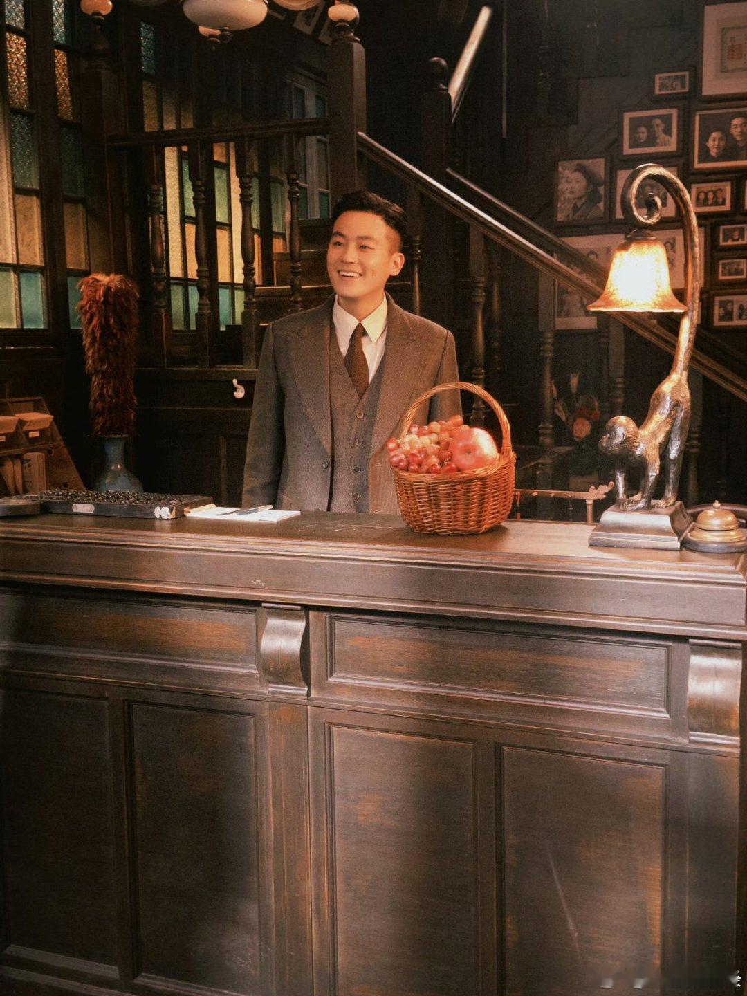陈开来拍照必死是什么规律翻看几组对比图，差别真的一目了然，同样的人换不同摄影师