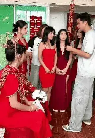 这女的一看这打扮，就知道去过KTV