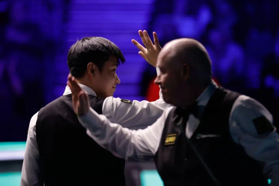 赵心童10-1的狂暴比分，彻底打服希金斯。希金斯赛后表示，自己只是一个免费且