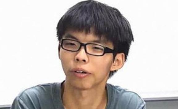 乱港小丑”黄之锋：美国人扶植的工具人，失去价值后被视为弃子。“香港众志”是香