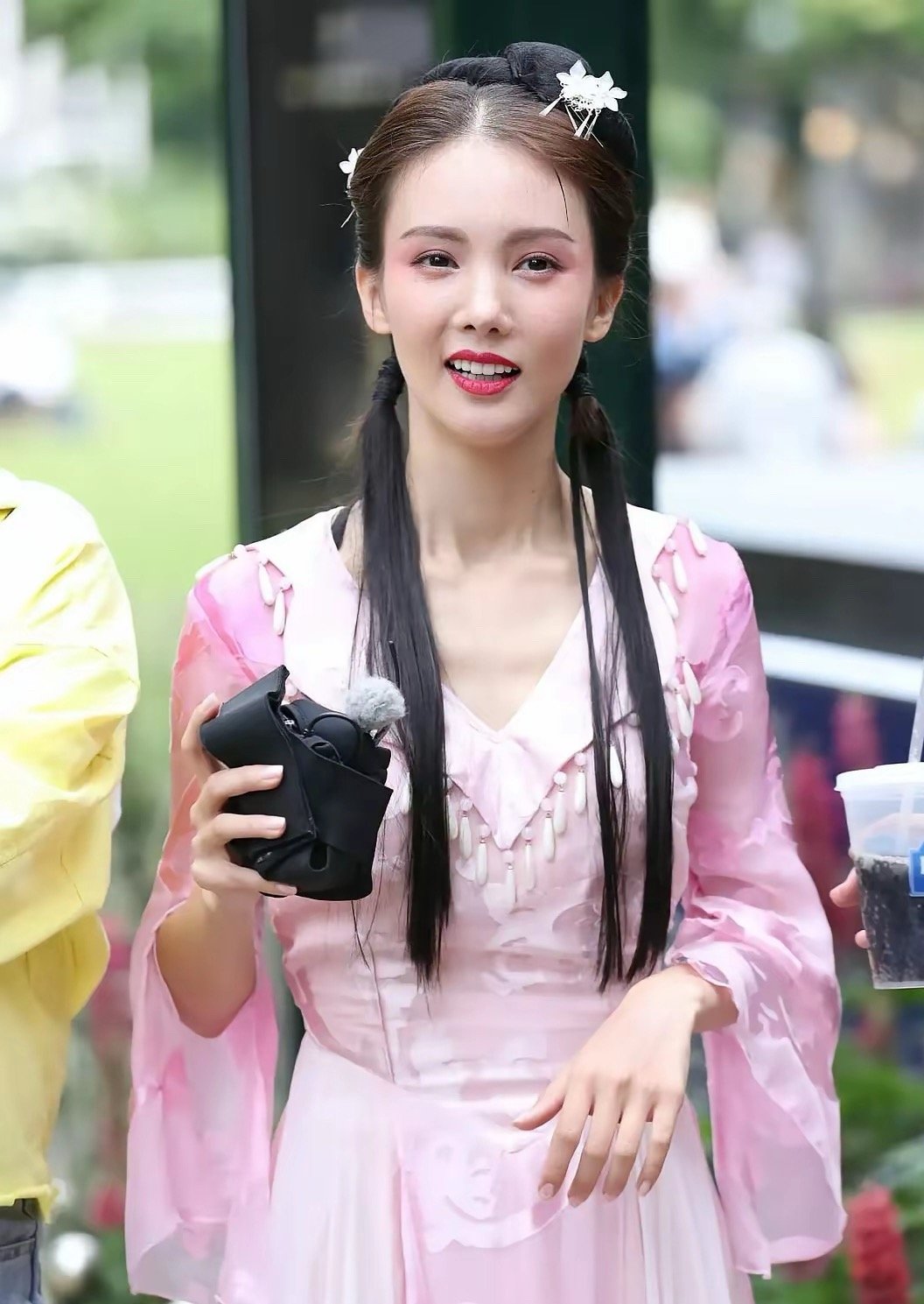 金晨是不是美容过度了，鼻子看起来怪怪的