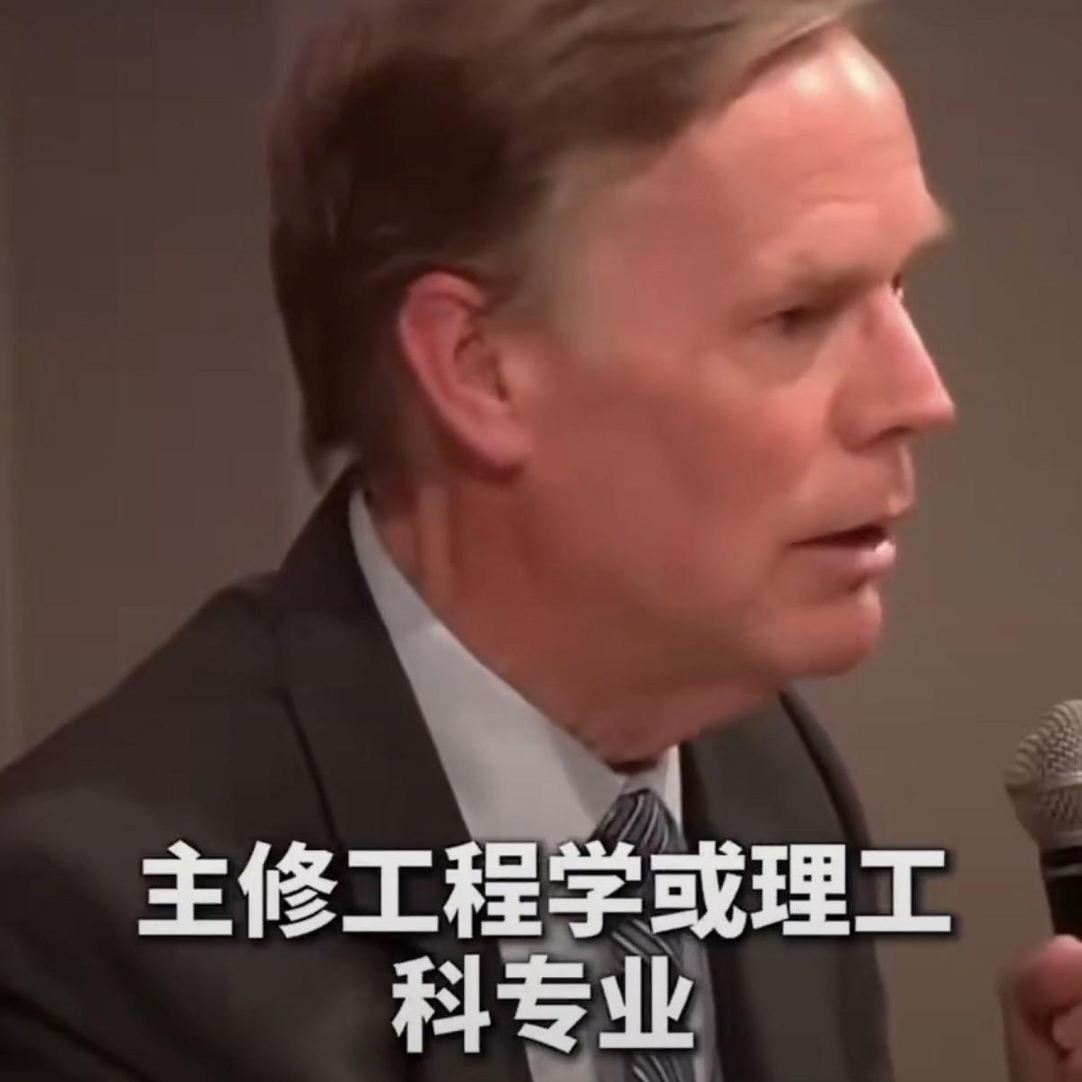 美国前驻华大使伯恩斯说：“我们都低估了中国。从北京到上海的高铁我坐过，1000多