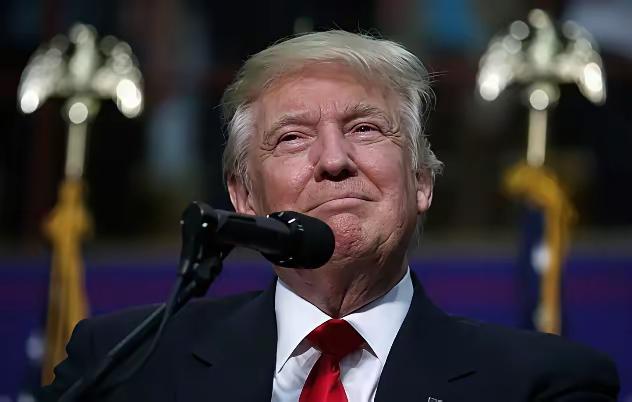 在美国迈阿密举行的沙特主权财富基金年度论坛上，特朗普调侃沙特王储萨勒曼“他现在得