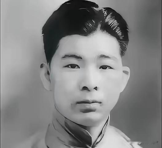 暗夜忠魂：北平谍影里的冯运修1940年，熟睡中的冯运修，突然感觉不对劲，好