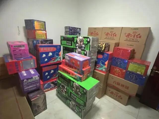 快过年了，我看不少人又开始在朋友圈卖烟花了。提醒一句，这玩意儿在朋友圈卖，不管你