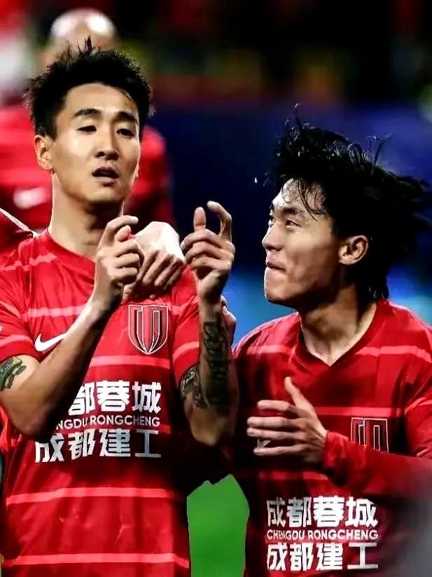 国足此战输球成都蓉城可亏大了：本次成都蓉城被征召五员大将，直接被伊万用费三人