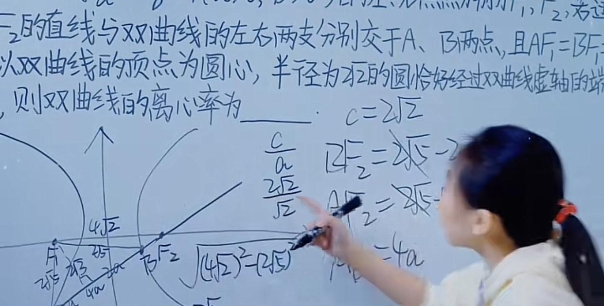 12岁的她只是略微出手，就能让无数大学生汗流浃背。一位老哥发现自己10岁的女儿经