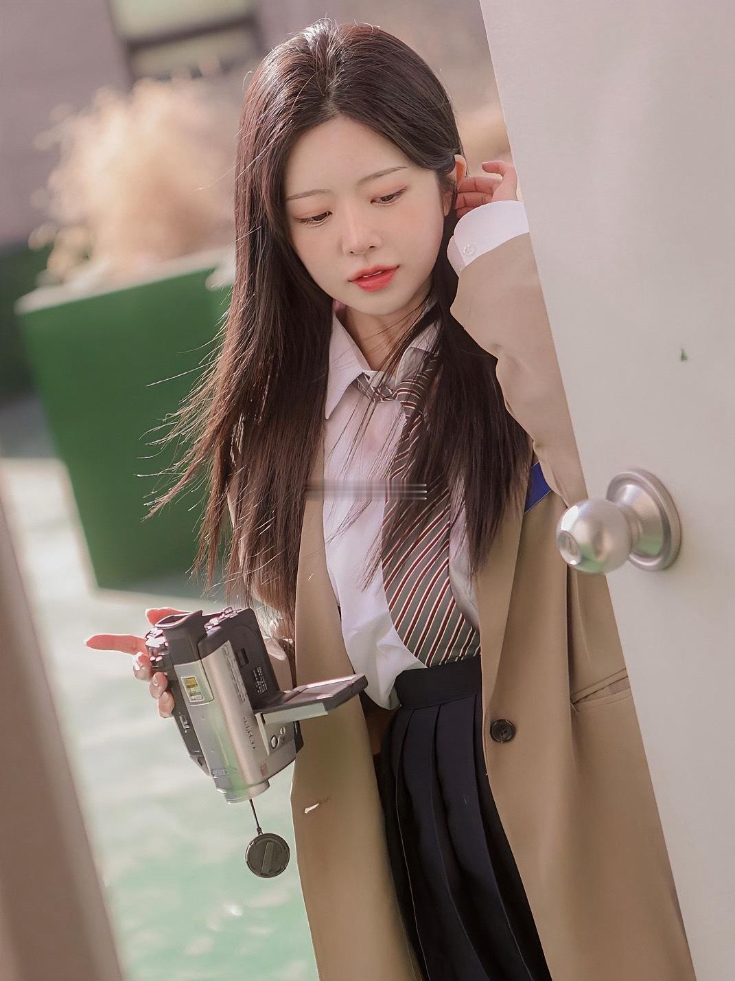 "结婚第十年，我俩大吵一架。吵到凌晨两点，我说这日子没法过了。他没说话，去客厅坐