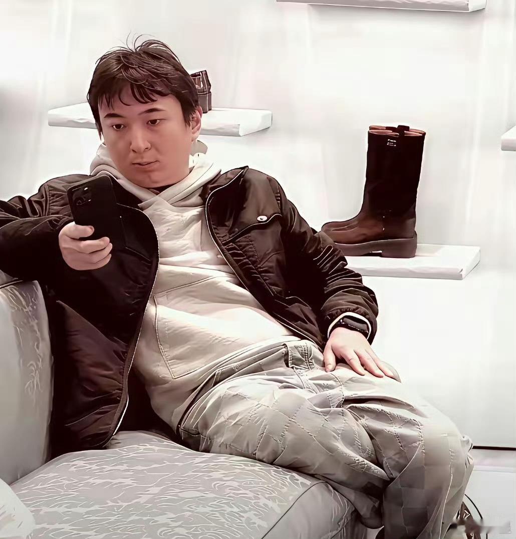 王思聪这么高强度上网，也会刷到自己的女儿吧，会有何感想呢？