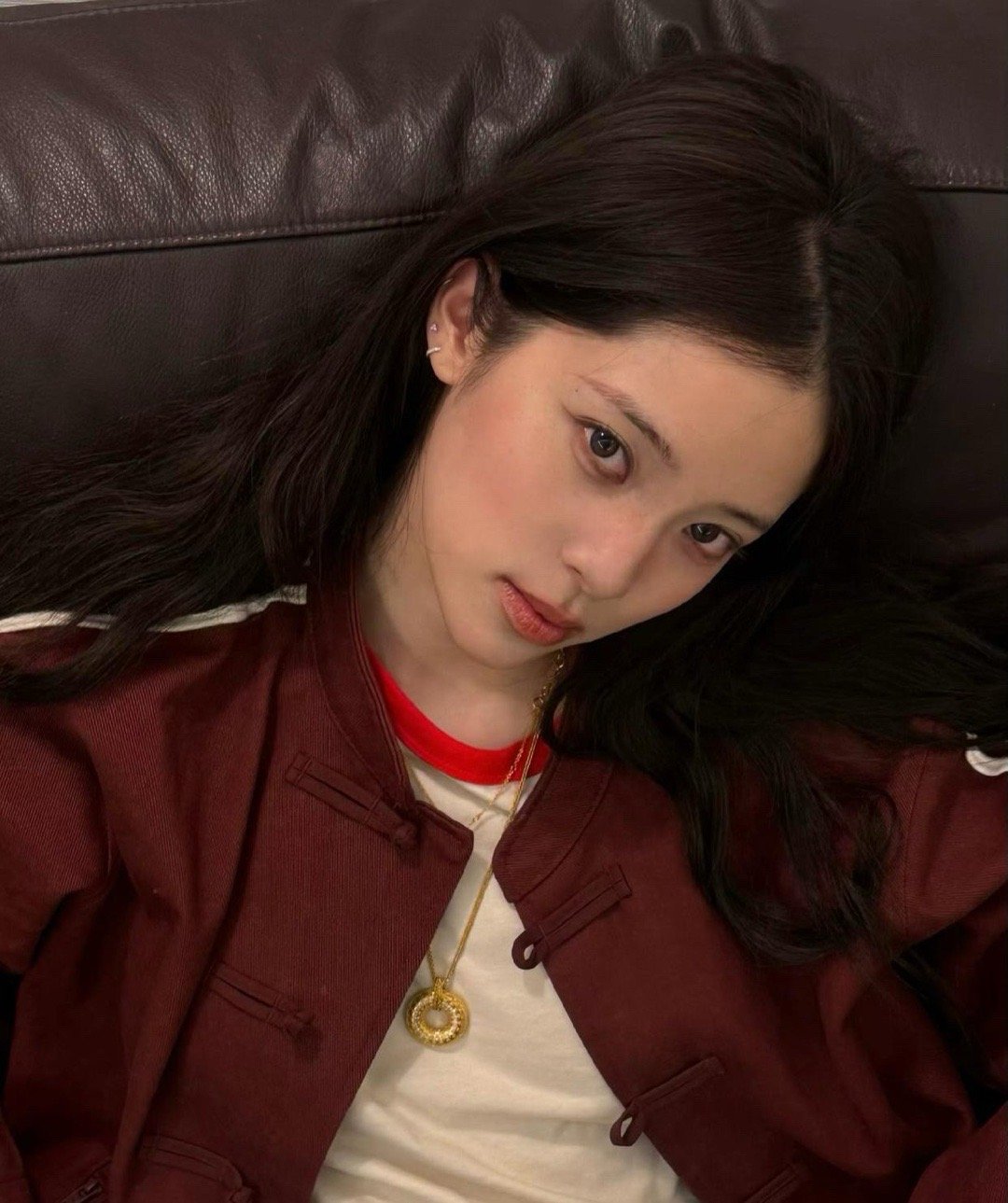 欧阳娜娜晒爸爸妈妈给她的红包，上面还有父母的亲笔。不得不说欧阳龙和傅娟的字迹写得