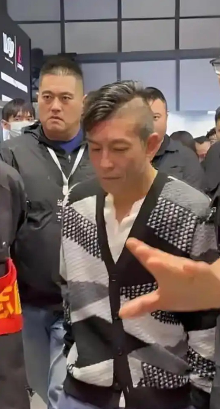 陈冠希呀陈冠希！你让大家说你什么好？出门在外，你代表的是华人身份，遇到不公平