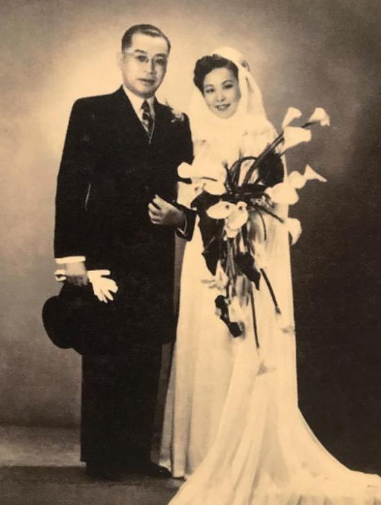 1933年，快40岁的刘海粟和妻子离婚，娶了19岁的女学生。没想到不久后，妻子就