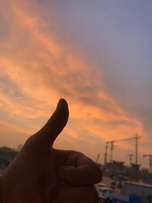 给自己一句话，你会说什么?如果给自己一句话，我想选“努力吧，只管努力，一切交给