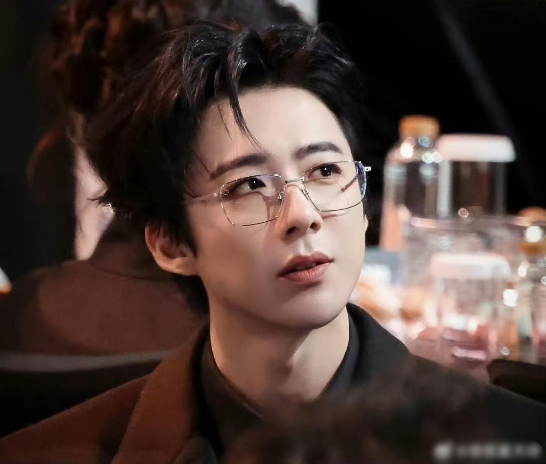 疑似发现内娱活人天花板！刘宇宁吃席打包这波，我直接看破防了!咱就是说，内娱是不