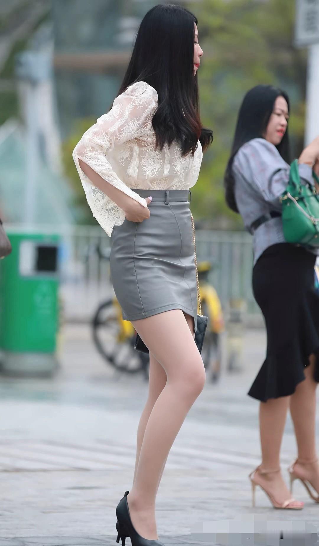 都市女孩的时尚穿搭，优雅与现代并存！