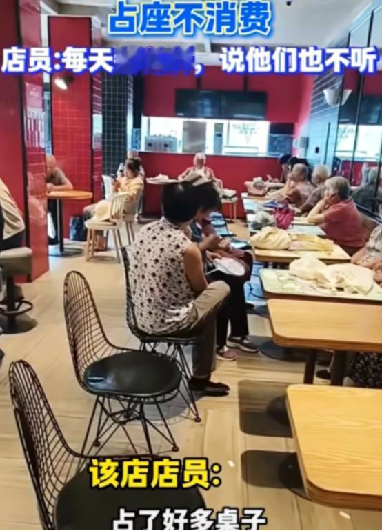 劝了不听，骂也不走，最后常州一家星巴克店员把空调关了，谁也别凉快！结果，大热天老