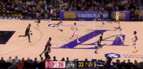 老汉发威！詹姆斯两记三分打懵湖人！在今天NBA季后赛湖人对阵火箭的第二节比赛中