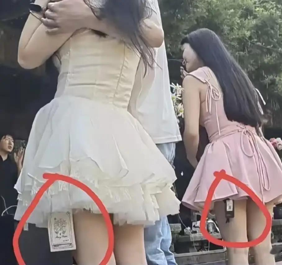 近日，不少网友晒出足有A4纸大小的“巨型吊牌”。这是商家为应对“恶意退货”想出的