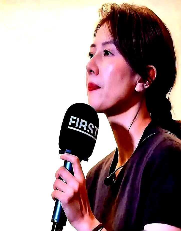 有人在节目上当着高圆圆的面调侃赵又廷烟味比台词还浓，她笑着开口全场直接炸了。