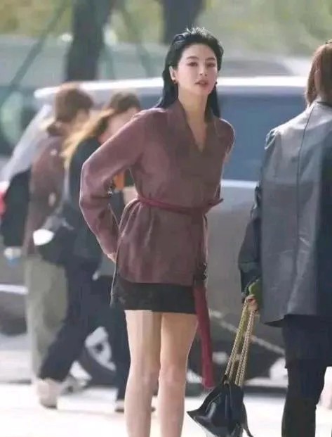 宁静说“张雨绮一身肉香”，其实不上镜的生活中的她，又瘦又白又美