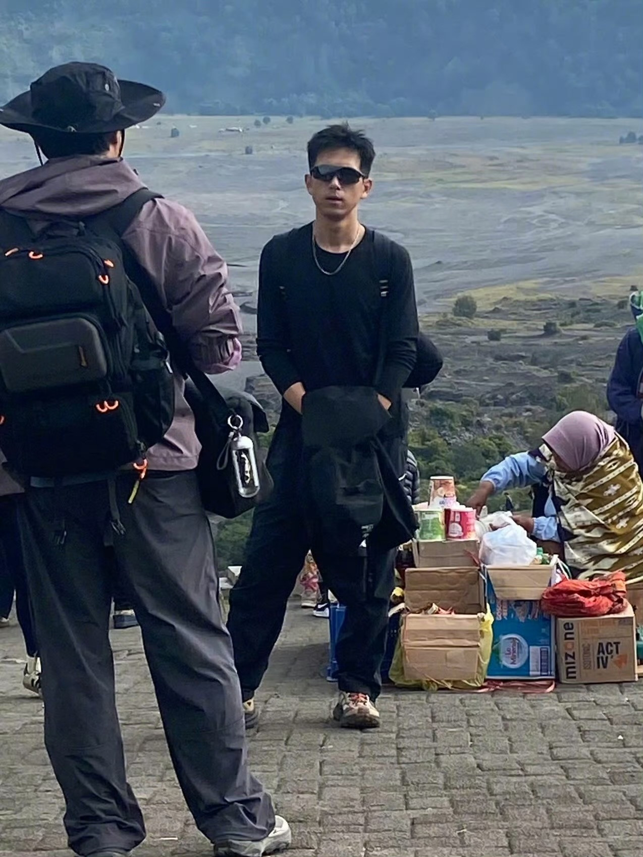 印尼偶遇李现爬火山，现哥又被偶遇了，这次是爬火山，好有生活啊​​​