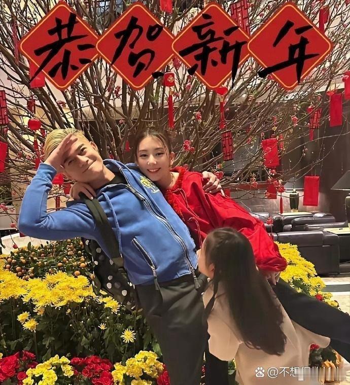 方媛的中学毕业照太惊艳！天生丽质的模样藏不住，难怪天王郭富城眼光这么好～