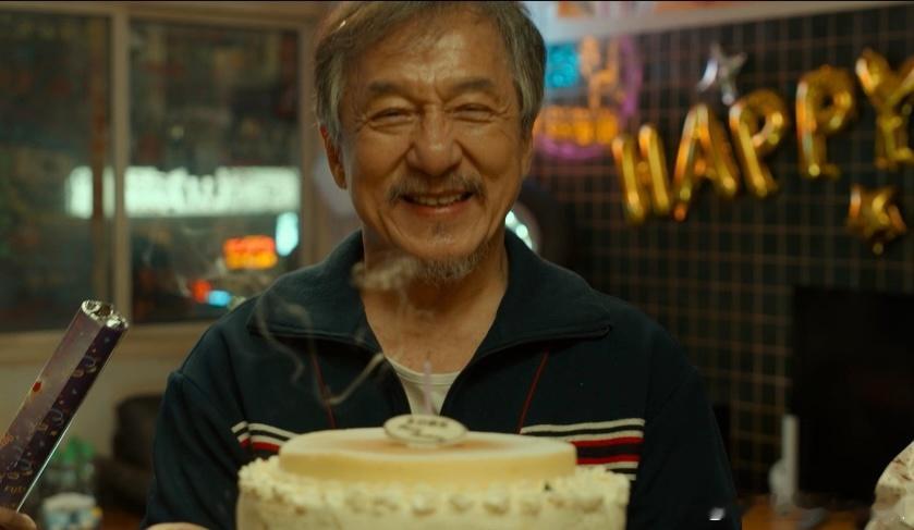 成龙回应龙叔老了从前他的勇敢是搏命的动作戏，现在他的勇敢是让我们看见他的老去、