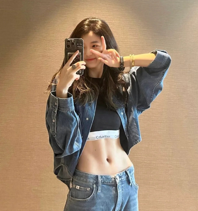 孙千活力满满的少女照