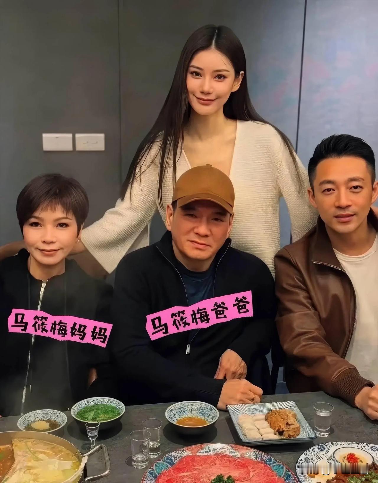 马筱梅，又被网友猜中了。近期的直播中，马筱梅不再藏着掖着，直接坦诚了2件事：