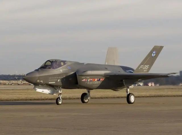 日本恐怕做梦也想不到，自家最引以为傲的“隐身盾牌”，花大价钱买来的F-35A，本