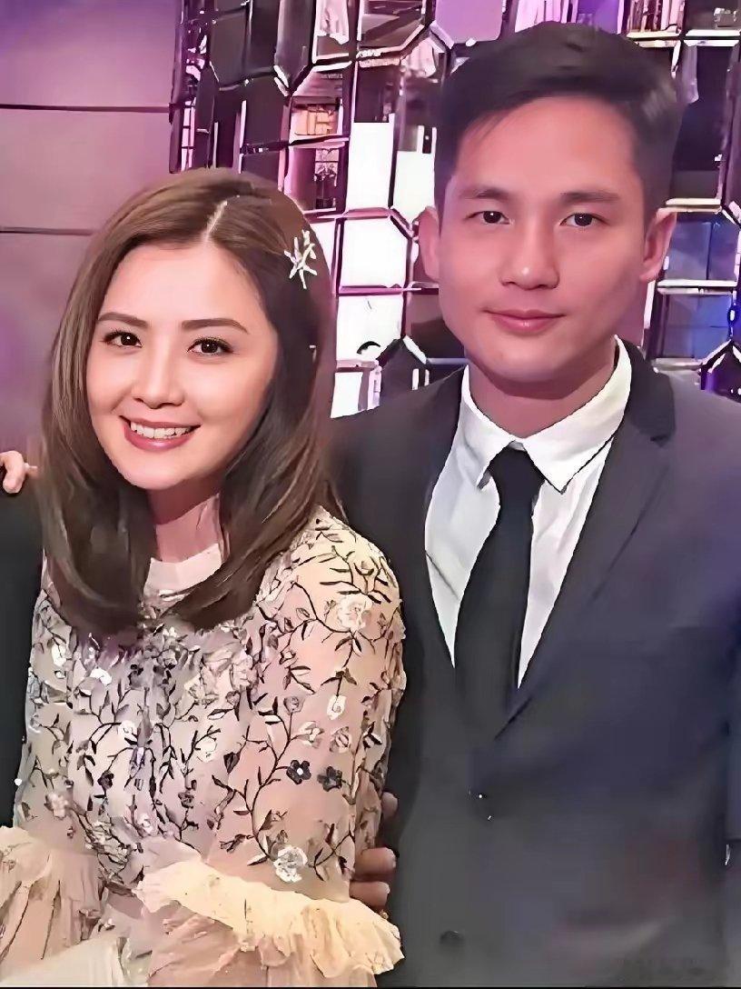 石恒聪今晚估计睡不着觉了！听说阿Sa今天官宣结婚，石恒聪看到新闻那一刻的表情是不