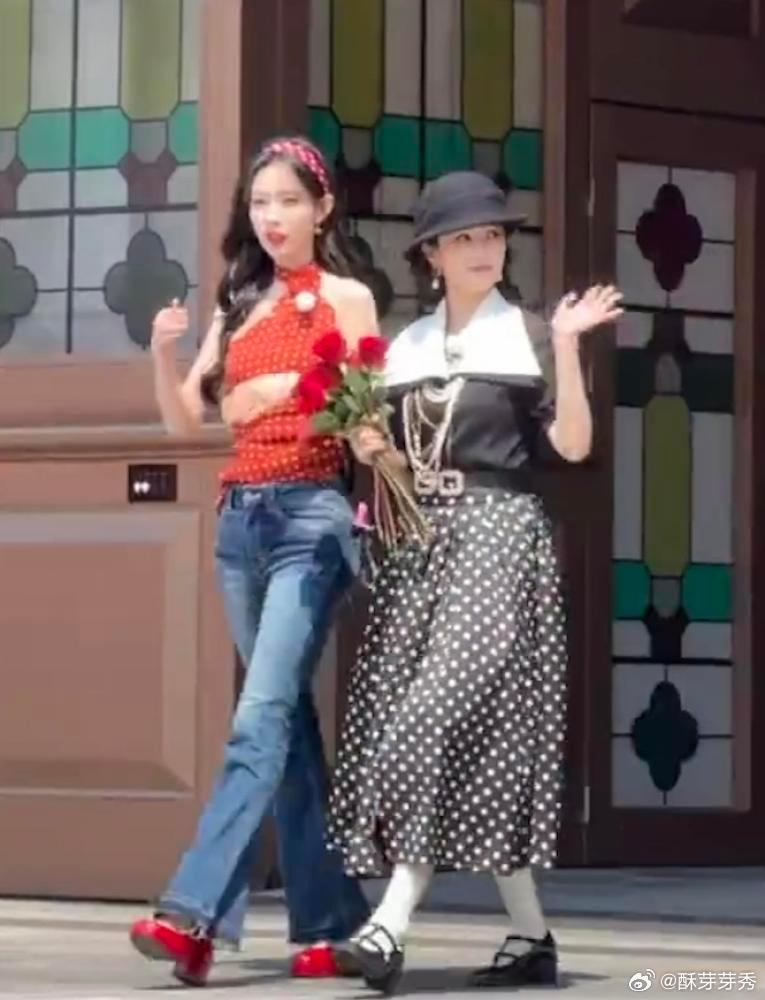 孟子义这个身高，要么就是她报低了，要么就是旁边的白鹿报高了。孟子义一天宣了三部