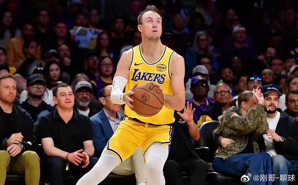 东契奇51分准三双率湖人4连胜，里夫斯30+7勒布朗高效献助攻公牛vs湖人nba