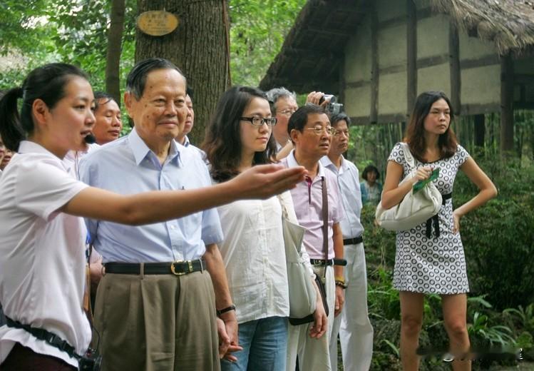 杨振宁活到103岁高寿，总结下来主要有四点原因很多人都好奇，杨振宁先生能够