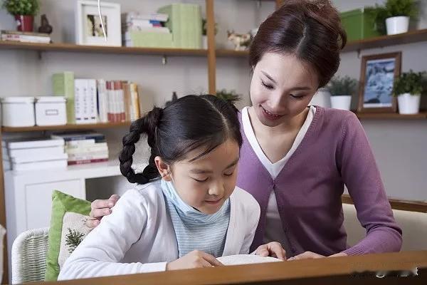 教育哪能论资排辈、挑肥拣瘦？重点班的套路，无非是掐尖儿堆出个升学率，骨子里透着偏