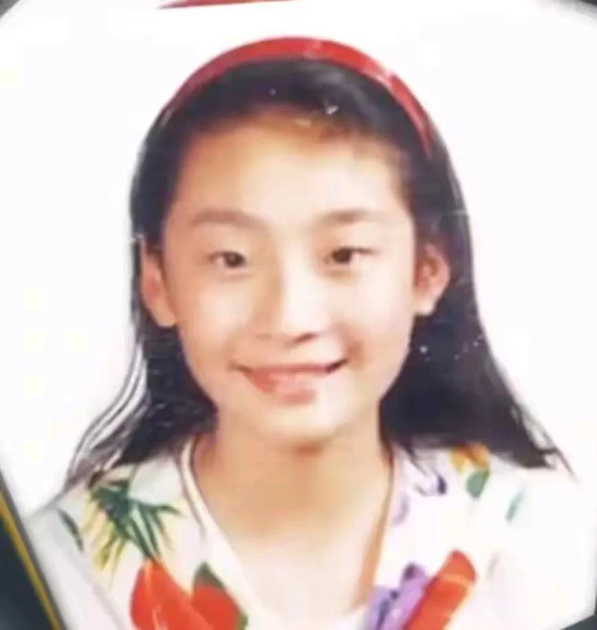 都说女儿长得像爸命好，宗馥莉长得跟她爸一个饼印，而宗庆后小三生的女儿长相和父亲是