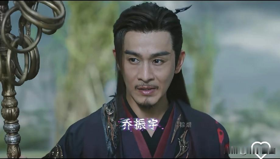 最近《暗河传》播出后争议不小。49岁的乔振宇在剧里演黑帮老大，是个反派。他满