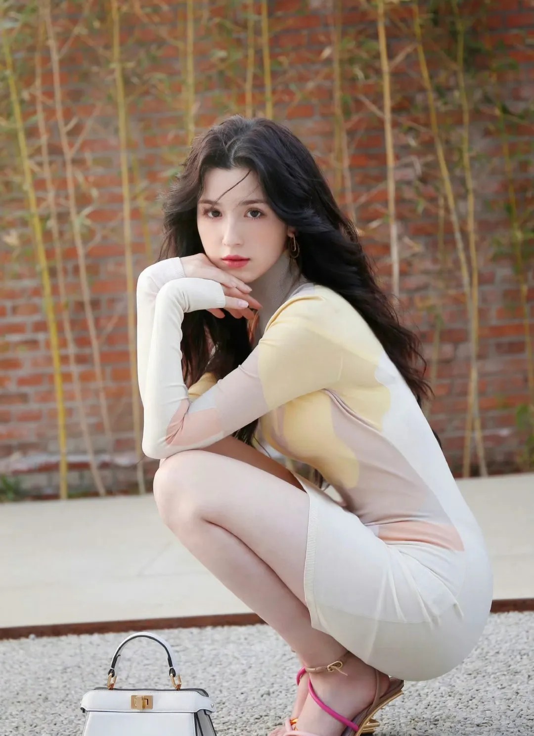 哈妮克孜是真会自黑啊，如果这都不叫好看的话，那还有好看的吗？