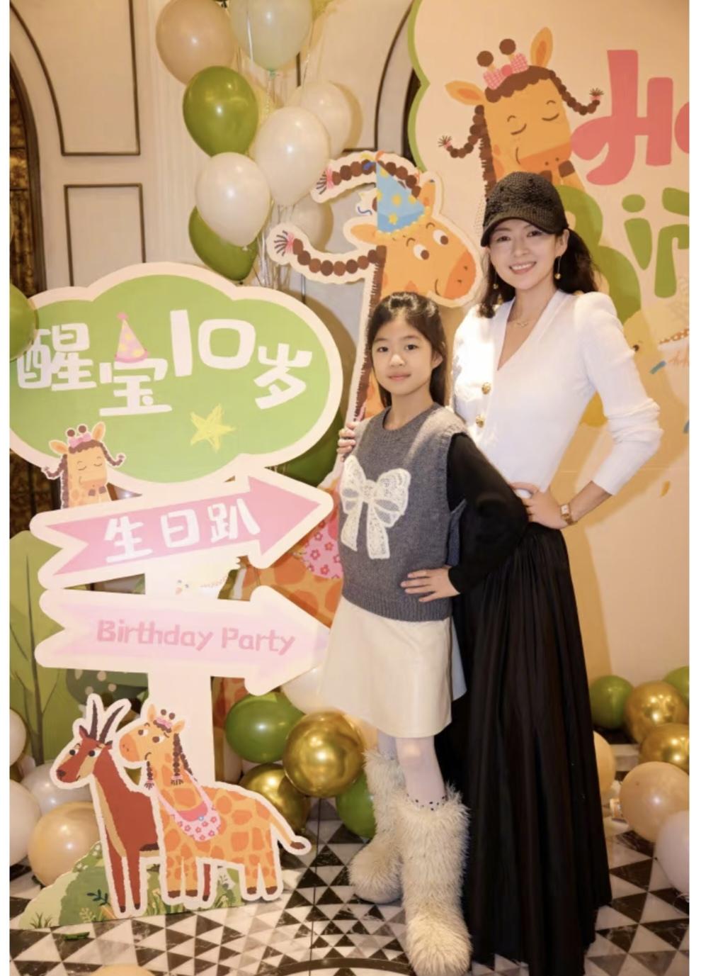 章子怡的女儿醒醒太厉害了，10岁就要出书了！做星二代就是幸福呢，母亲强有力的后盾